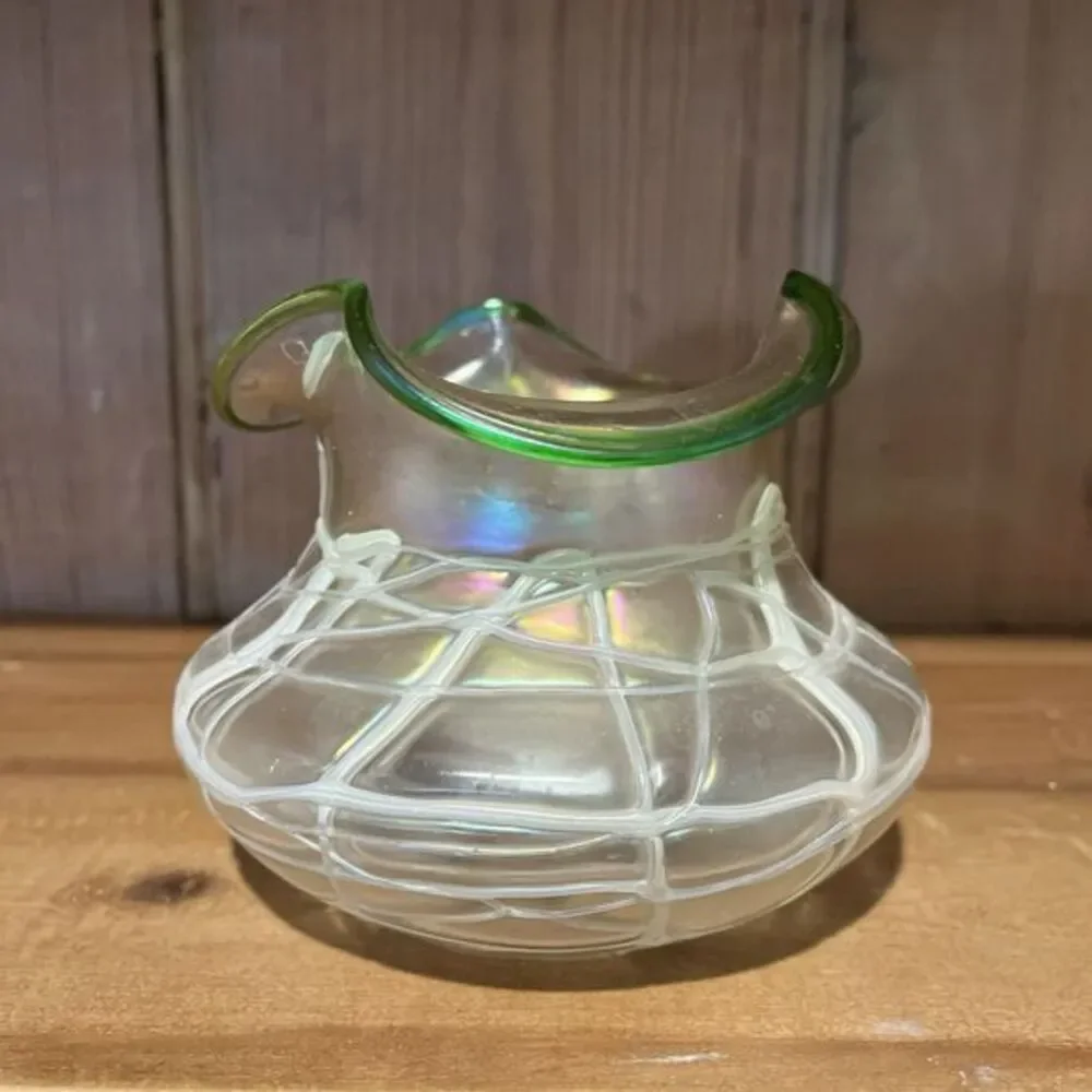 Antique Loetz Threaded Pearlescent & Green Art Nouveau Iridescent Glass‎ Vase
